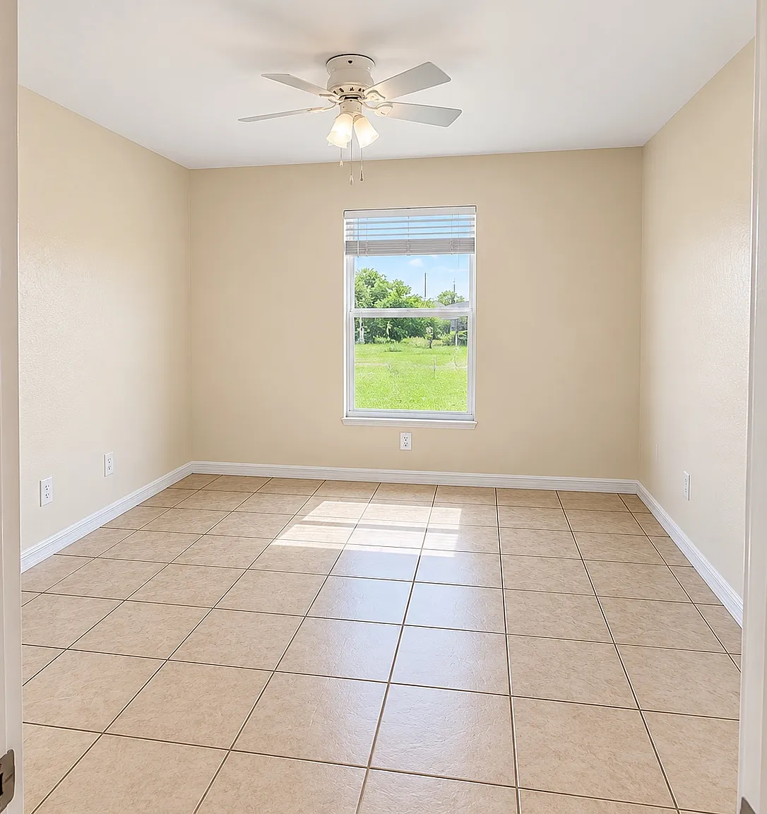 3 bed, 1100 sqft, $1,700 — Photo 4