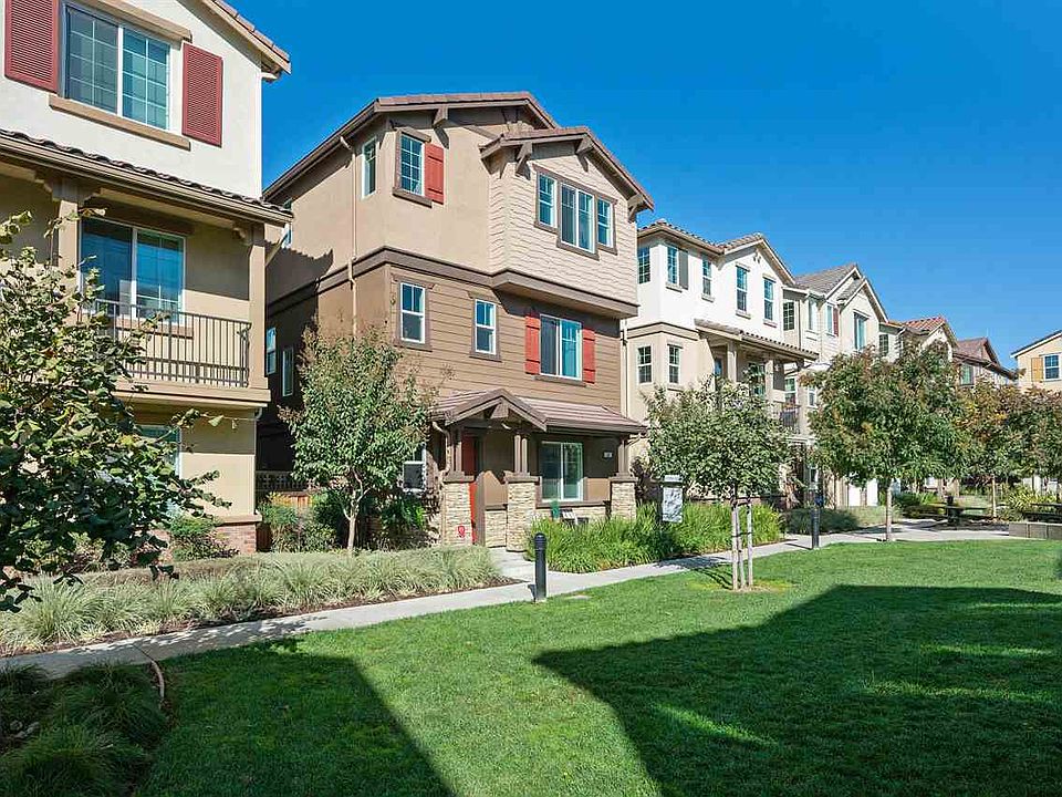 2nd image of 98 Orchard Cir