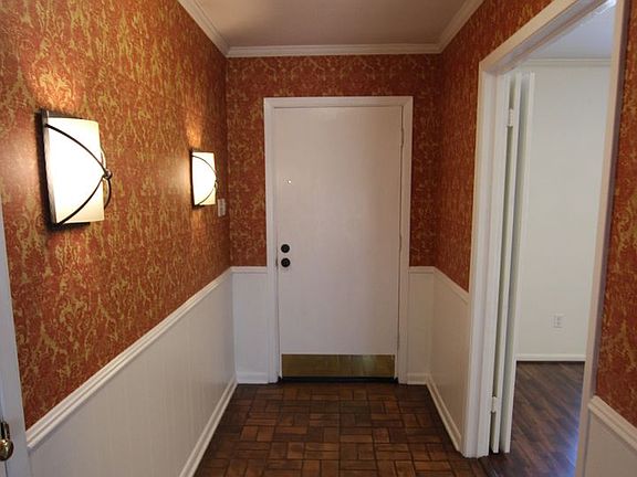 3rd image of 1601 Hubbard Dr