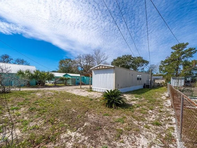 351 Palm Dr — Photo 3