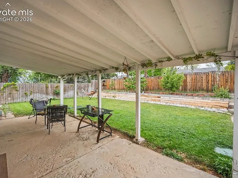 1334 Edith Ln — Photo 14