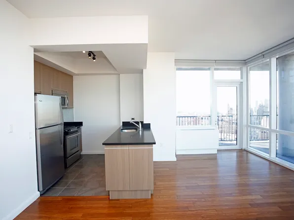 66 Rockwell Place image 11 of 24