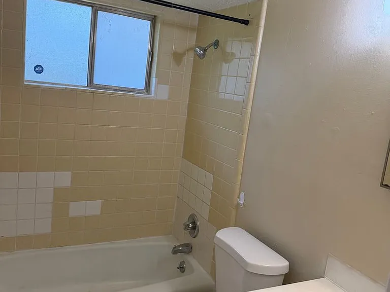 410 Columbia Dr — Photo 9