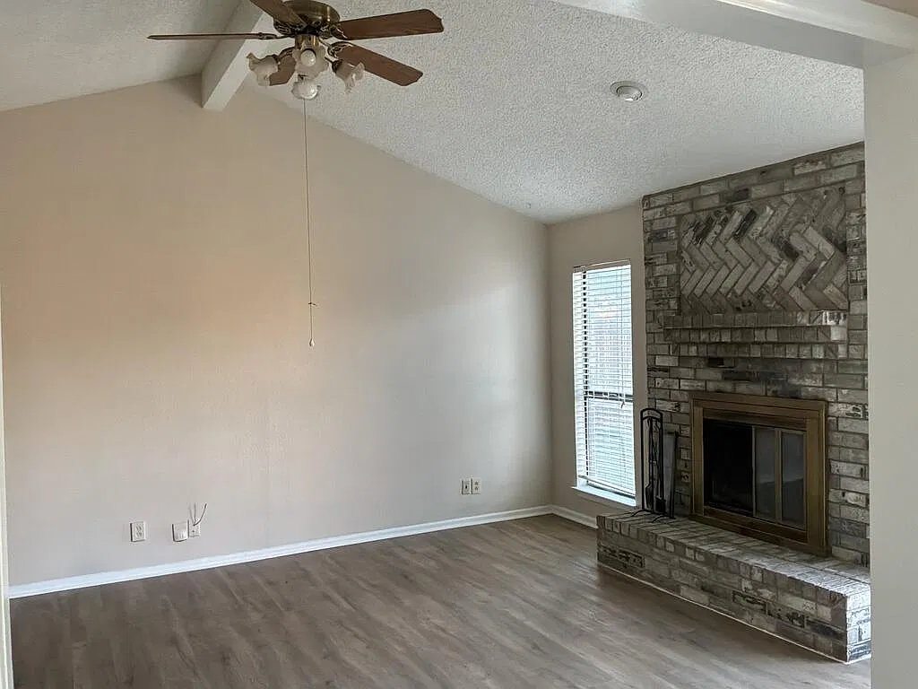 3 bed, 2.0 bath, 1363 sqft, $2,175 — Photo 2