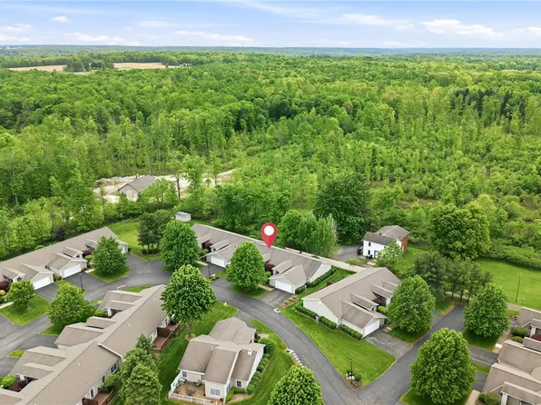 52 Golfwood Dr, Hermitage, PA 16148