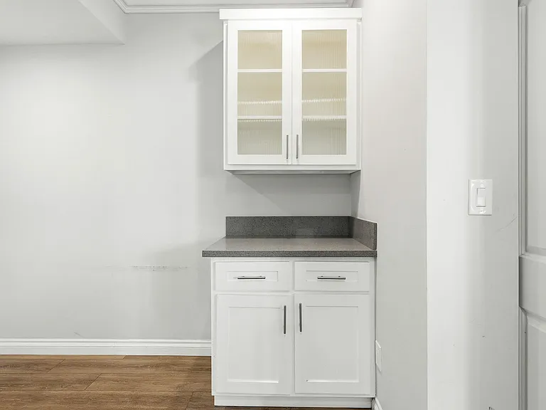1822 S Harvard Blvd — Photo 24