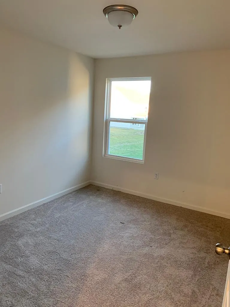3 bed, 2.5 bath, 1387 sqft, $2,000 — Photo 1