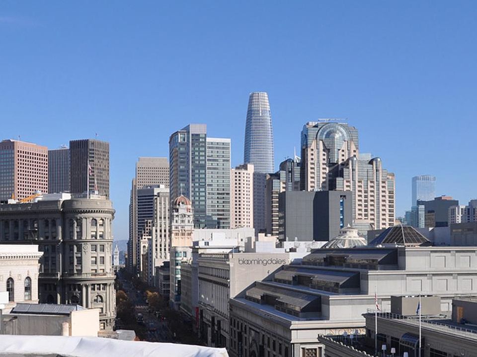 Huge rooftop area with 360 degree views