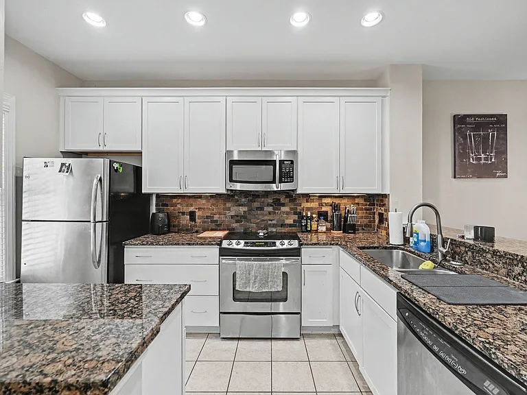 1027 Park West Dr — Photo 4