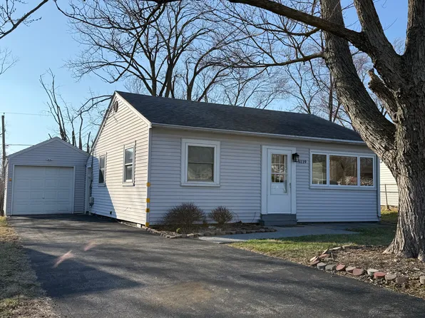 5119 N Longview Pl, Peoria Heights, IL 61616