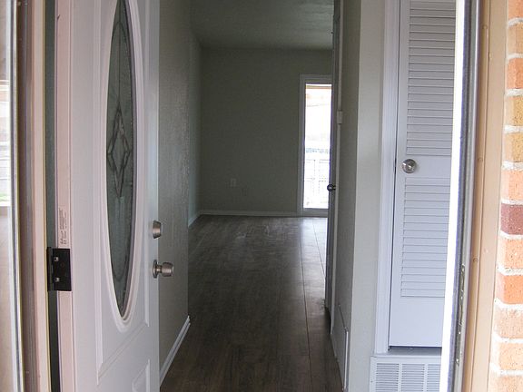 4th image of 829 N Crosby Ave