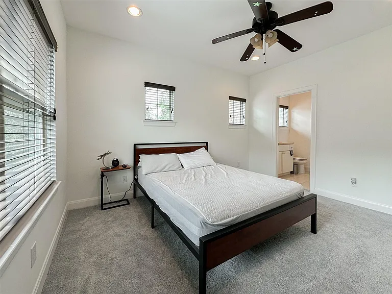2 Hermann Park Ct — Photo 36
