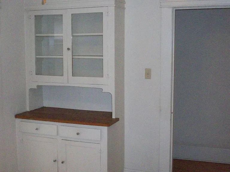 1861 Poplar Ave #5 — Photo 4