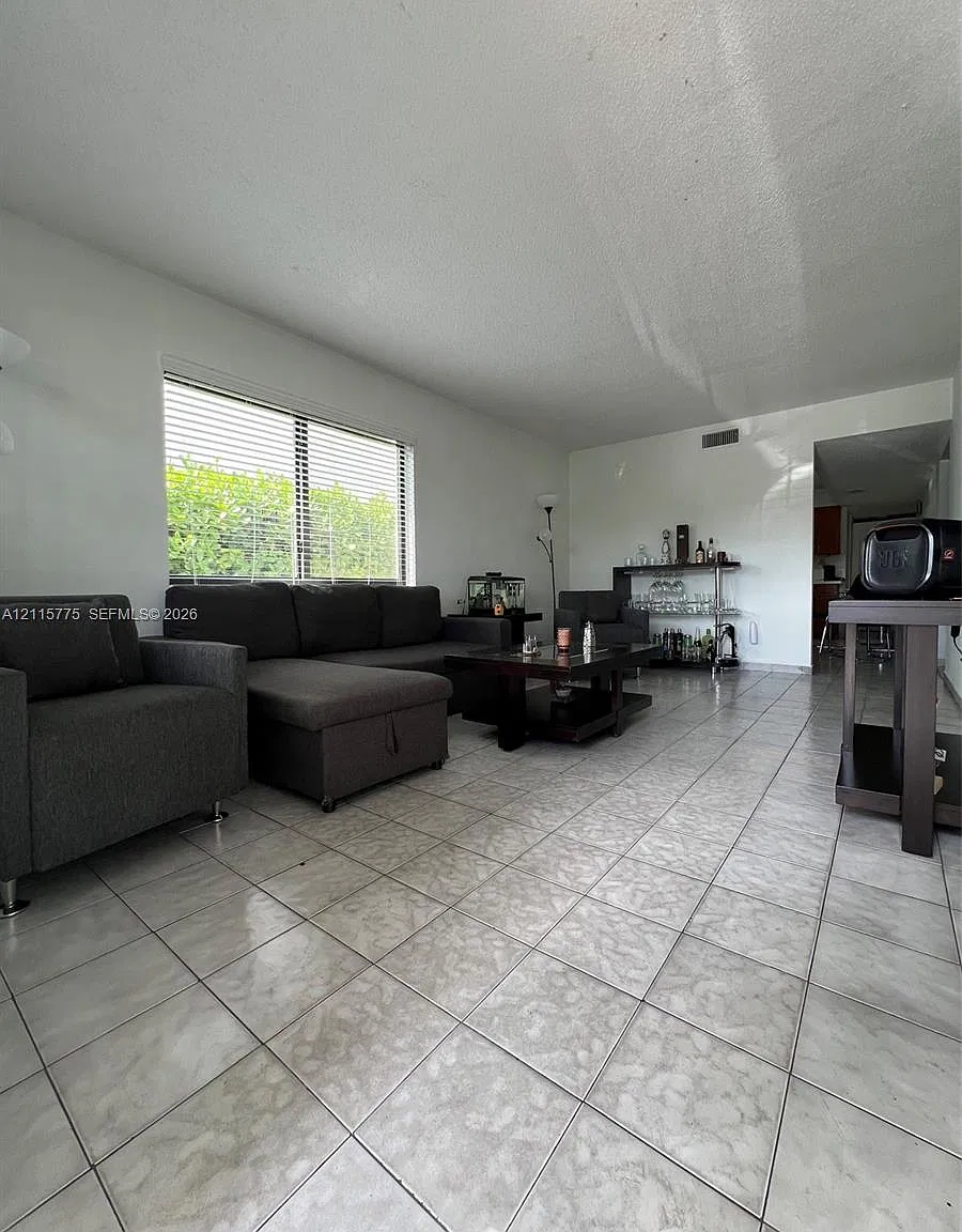 Hialeah 8th Addn — Photo 4