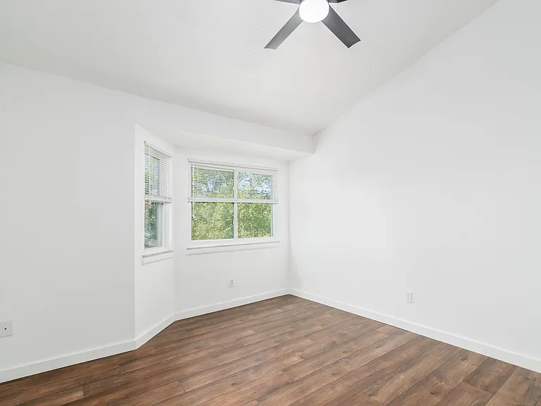 45 Governor Pl #24 — Photo 18