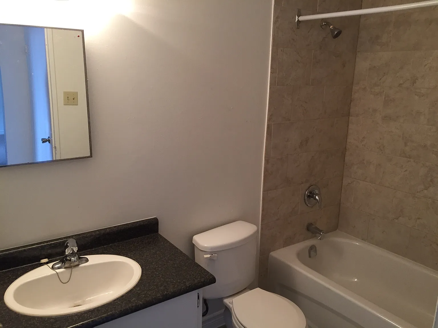 3845 Sheppard Avenue East Toronto — Photo 2