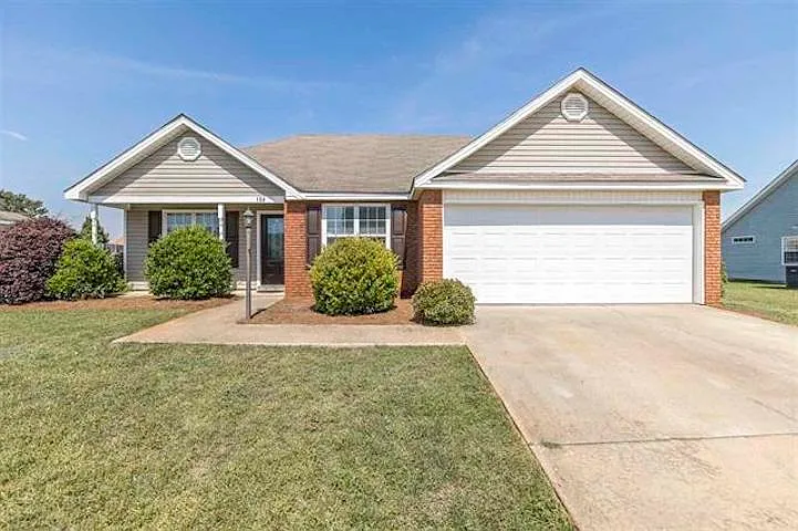 104 Brittland Dr photo 1