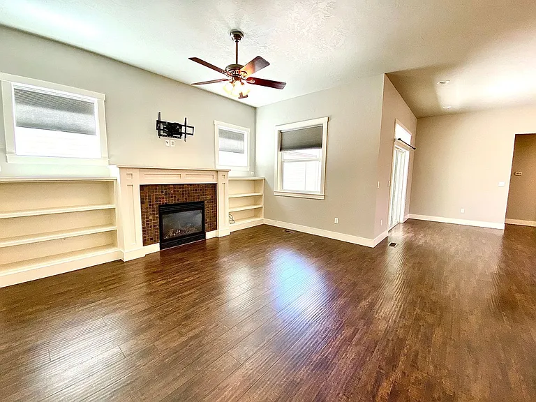 481 W Peck St — Photo 10