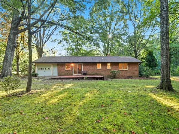 5084 Dippen Rd, Walkertown, NC 27051