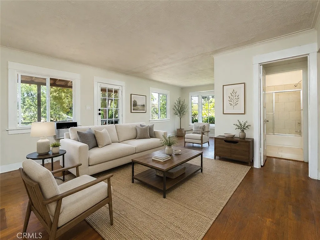 1 bed, 903 sqft, $3,100 — Photo 4