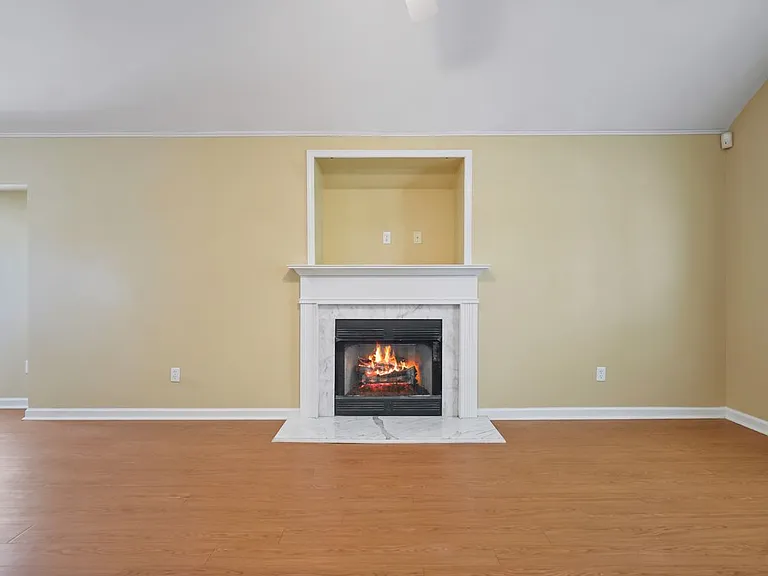 1220 Village Trl — Photo 5
