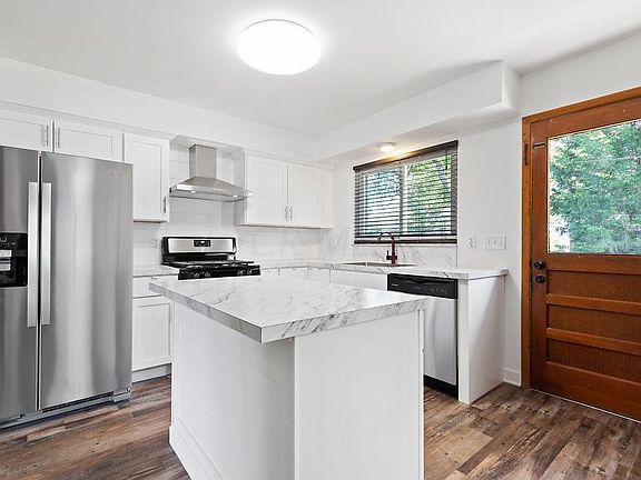 3rd image of 1232 Carrousel Dr E