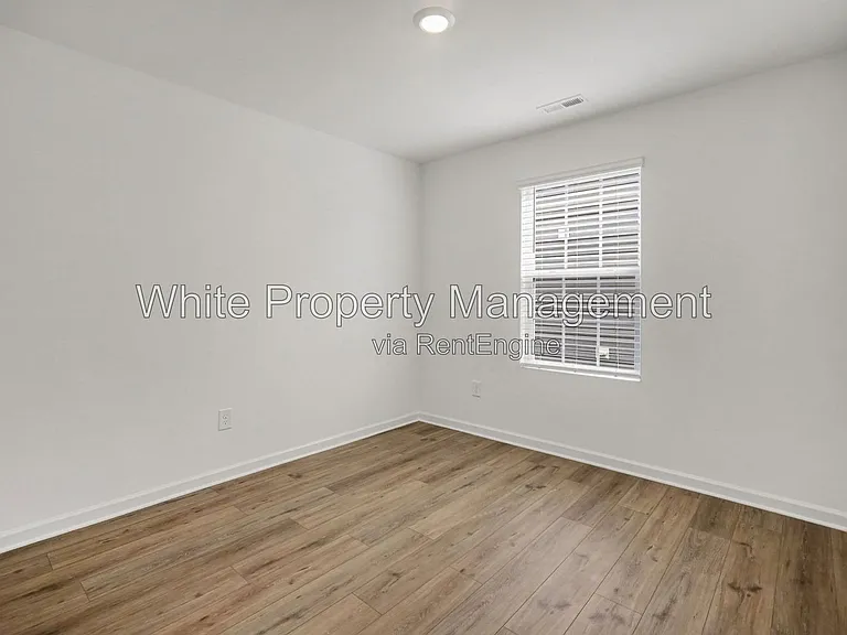 319 W 18th St — Photo 18