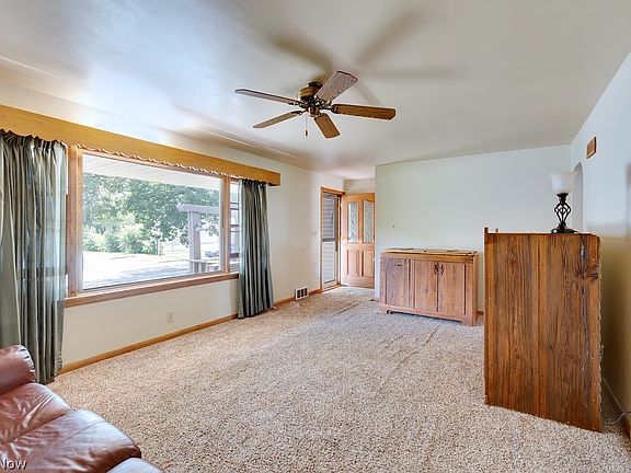 5th image of 985 Carnegie Ave
