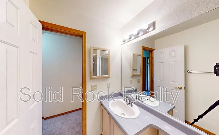 2580 Lyncrest Dr — Photo 14