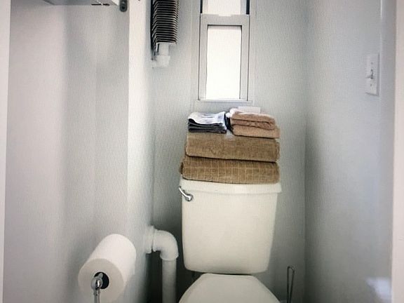 5th image of 423 E 12th St APT 4RW