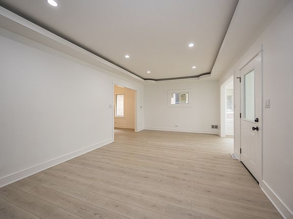 4th image of 7617 S Crandon Ave