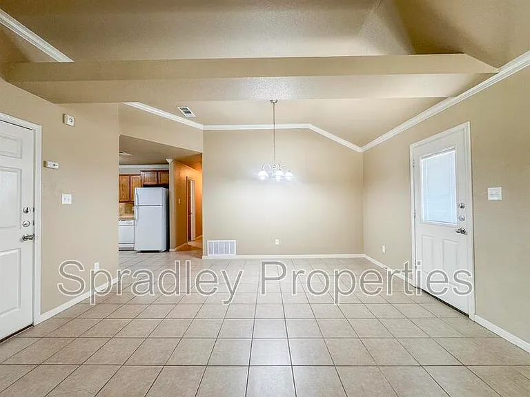 715B E Ridge Blvd — Photo 3