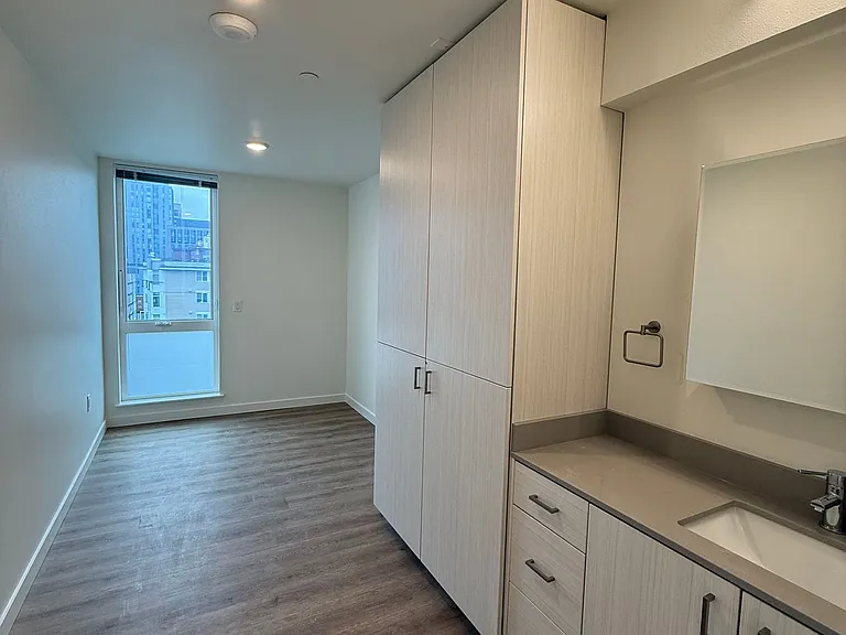 Metro 5000 Apartments — Photo 14