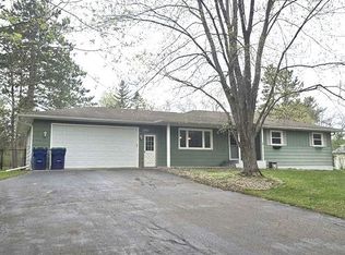 N2621 Woodland Cir, Waupaca, WI 54981