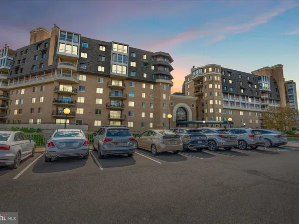 1250 S Washington St Unit 124, Alexandria, VA 22314