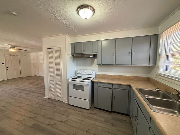 3rd image of 231 17th Ave S
