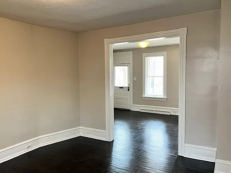 539 E Fulton St — Photo 3