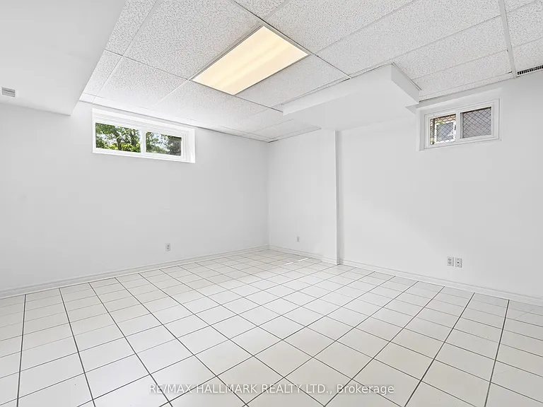 402 Kingston Rd — Photo 3