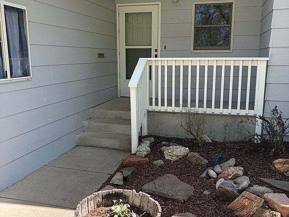 3rd image of 800 Diana St
