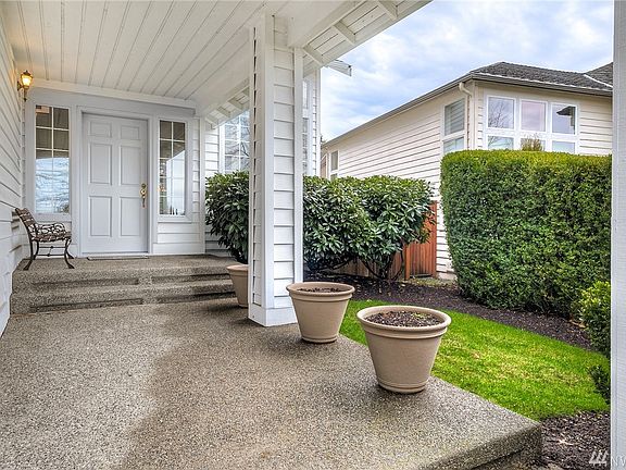 Private main entry. Planters are awaiting your personal touch in warmer weather.