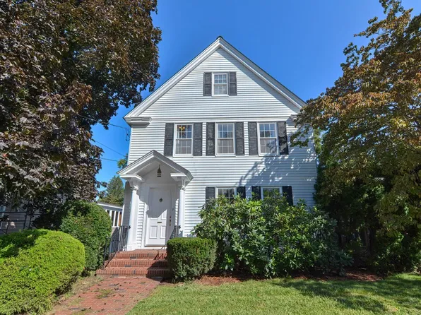 7 W Pine St, Milford, MA 01757