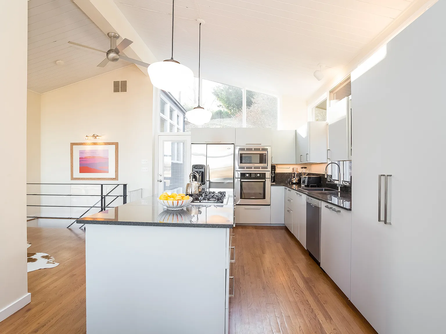 3 bed, 2470 sqft, $6,400 — Photo 4