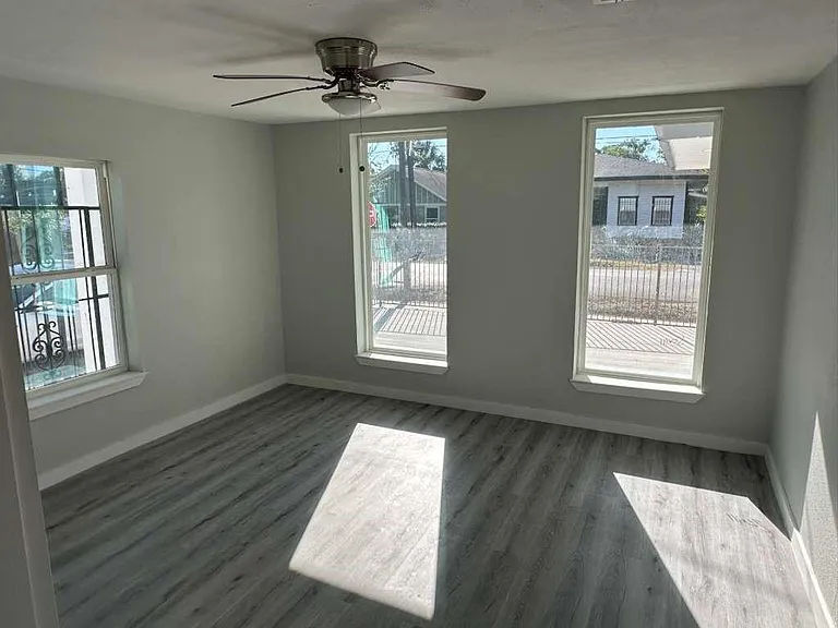 1912 Gentry St — Photo 14