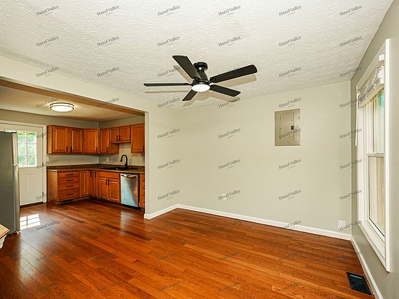 3rd image of 5431 Rolling Ave
