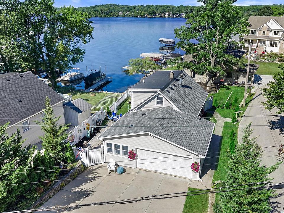 1st image of S68W18031 Island DRIVE