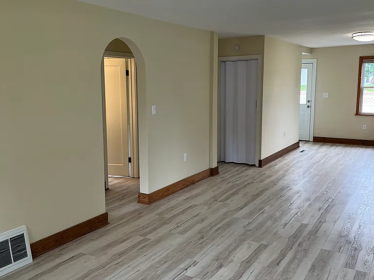 536 Perry Hwy — Photo 6