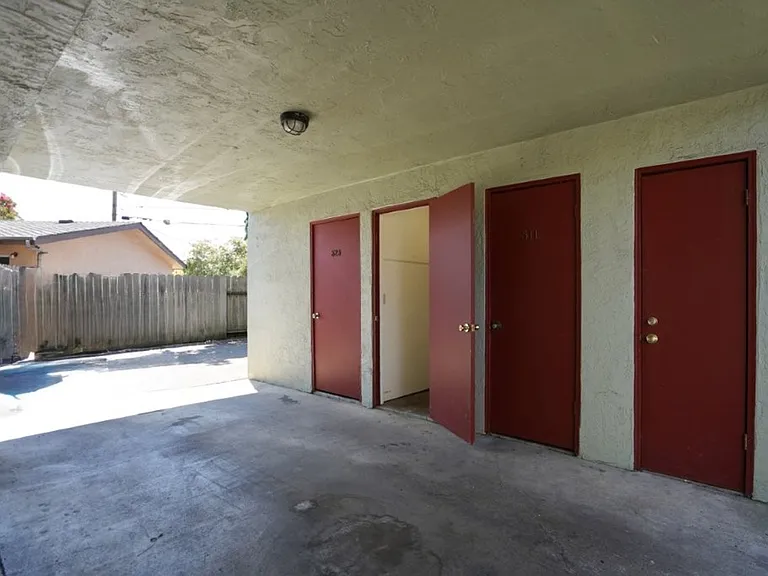 RIV511-525 — Photo 23
