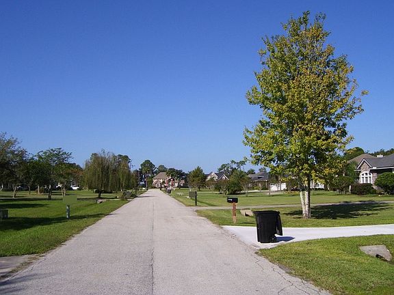 5th image of 8305 Sheila Dr