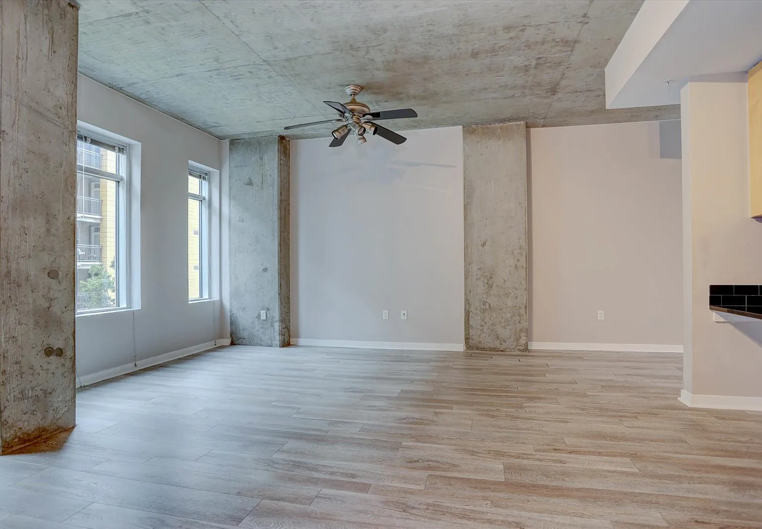 1 bed, 735 sqft, $2,100 — Photo 4