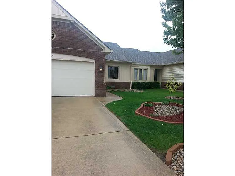767 Ivy Ln photo 1